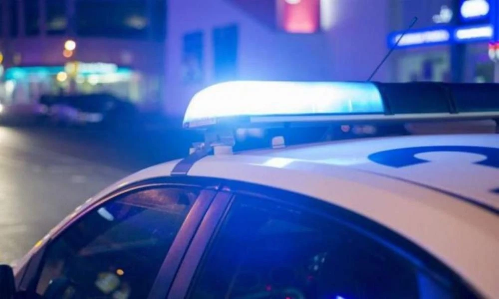Παγκράτι: Άντρας απειλούσε αστυνομικούς με τσεκούρι (βίντεο)